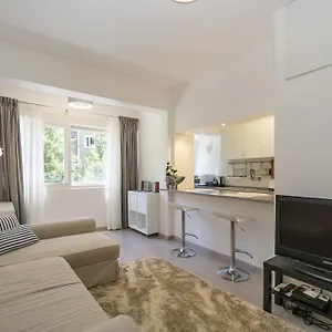 https://lovely-modern-in-the-center.hotels-lisbon-portugal.com